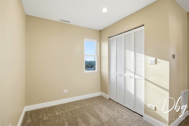 233 W Hawthorne Drive, Round Lake Beach, IL 60073