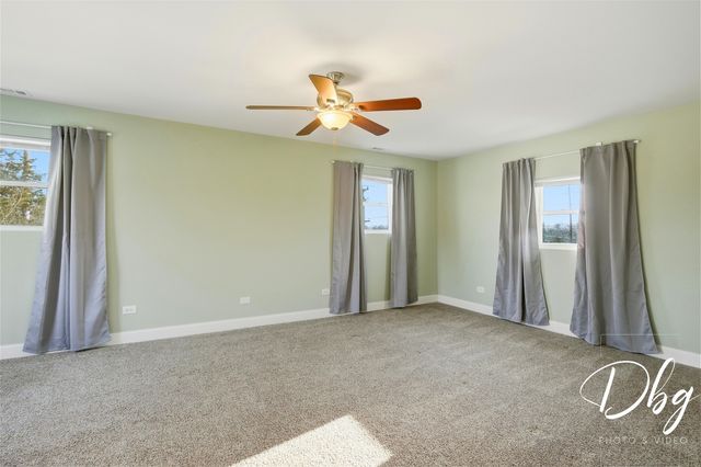 233 W Hawthorne Drive, Round Lake Beach, IL 60073