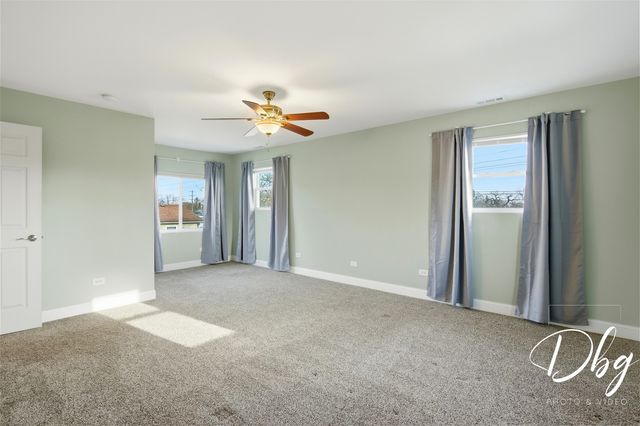 233 W Hawthorne Drive, Round Lake Beach, IL 60073