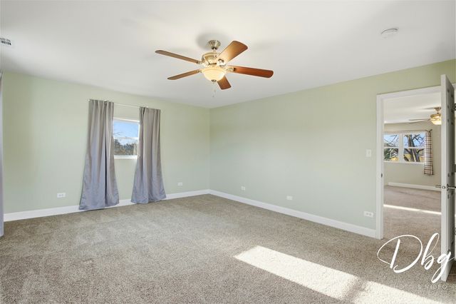 233 W Hawthorne Drive, Round Lake Beach, IL 60073