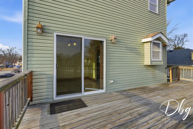 233 W Hawthorne Drive, Round Lake Beach, IL 60073