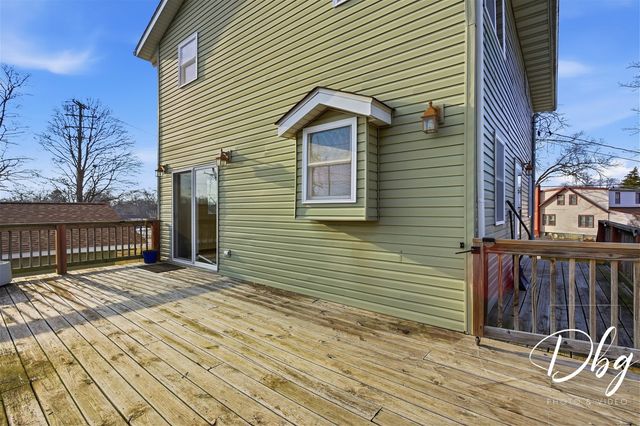 233 W Hawthorne Drive, Round Lake Beach, IL 60073