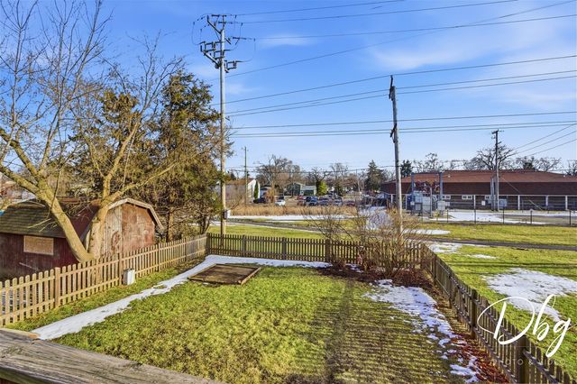 233 W Hawthorne Drive, Round Lake Beach, IL 60073