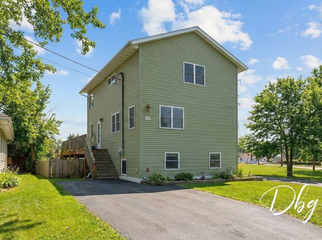 233 W Hawthorne Drive, Round Lake Beach, IL 60073