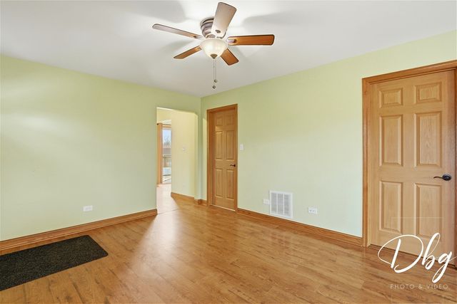 233 W Hawthorne Drive, Round Lake Beach, IL 60073