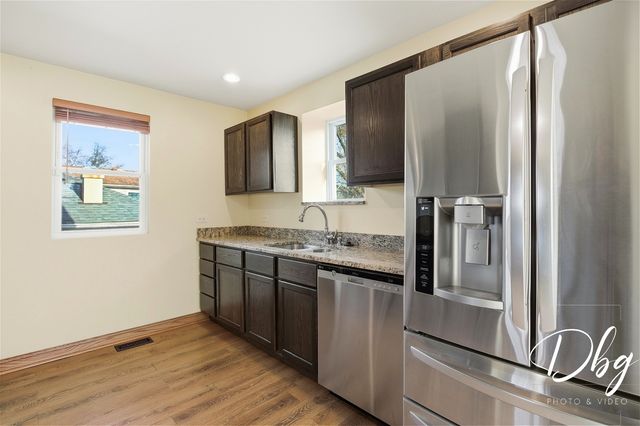 233 W Hawthorne Drive, Round Lake Beach, IL 60073