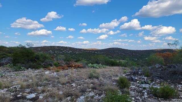 29 Oak Bend, Rocksprings, TX 78880