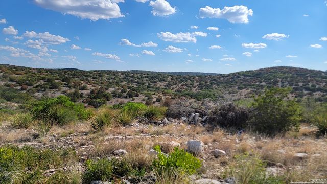 29 Oak Bend, Rocksprings, TX 78880