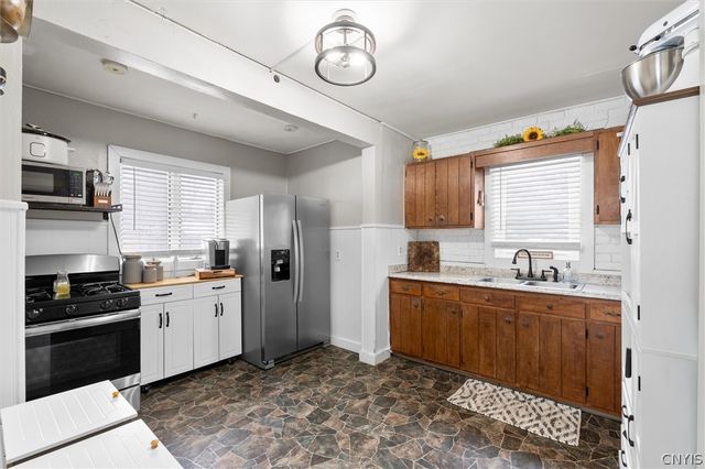 40 Elderkin Avenue, Camillus, NY 13031