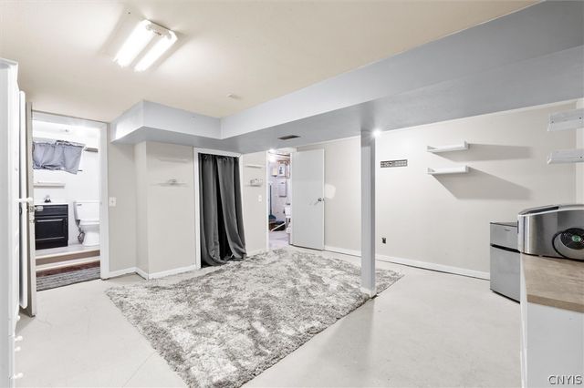 40 Elderkin Avenue, Camillus, NY 13031