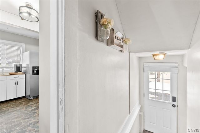 40 Elderkin Avenue, Camillus, NY 13031