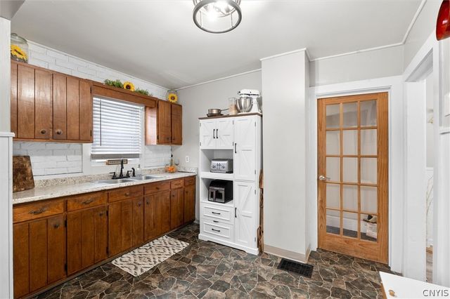 40 Elderkin Avenue, Camillus, NY 13031