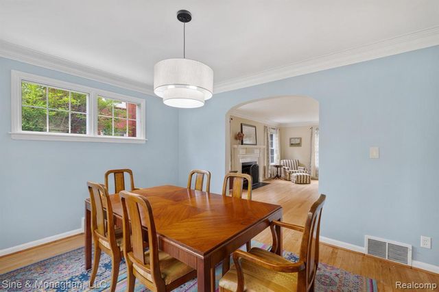 679 Neff Road, Grosse Pointe, MI 48230