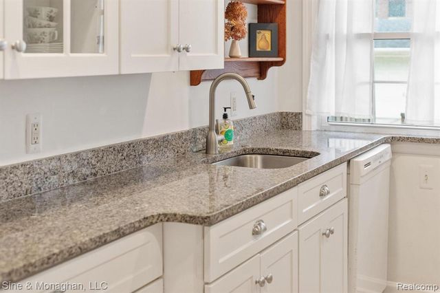 679 Neff Road, Grosse Pointe, MI 48230