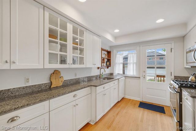 679 Neff Road, Grosse Pointe, MI 48230