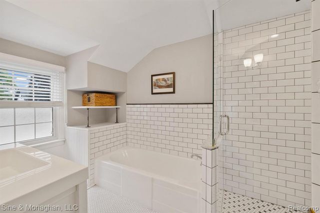 679 Neff Road, Grosse Pointe, MI 48230
