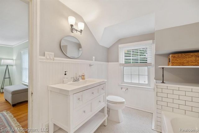 679 Neff Road, Grosse Pointe, MI 48230