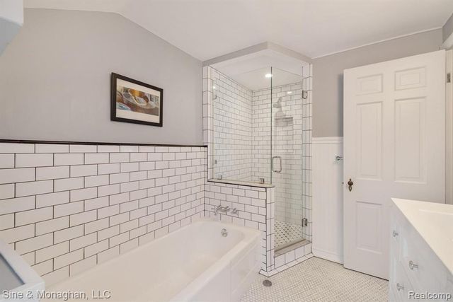 679 Neff Road, Grosse Pointe, MI 48230