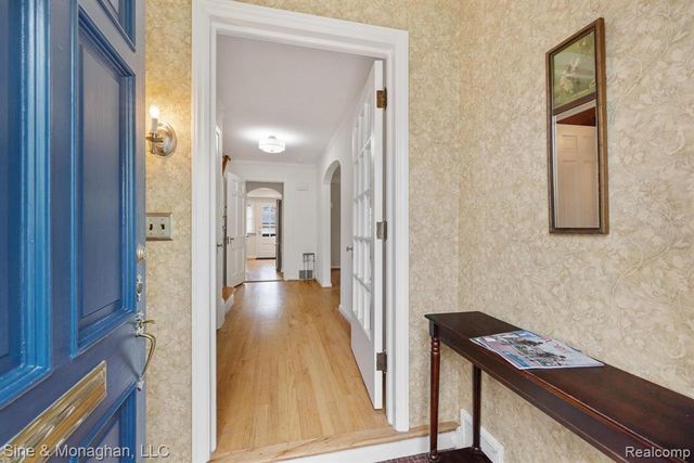679 Neff Road, Grosse Pointe, MI 48230