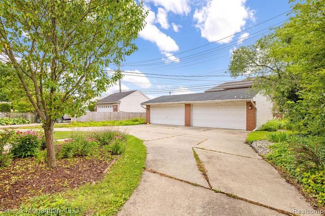679 Neff Road, Grosse Pointe, MI 48230