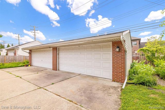 679 Neff Road, Grosse Pointe, MI 48230
