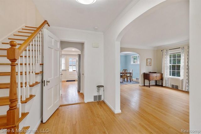 679 Neff Road, Grosse Pointe, MI 48230