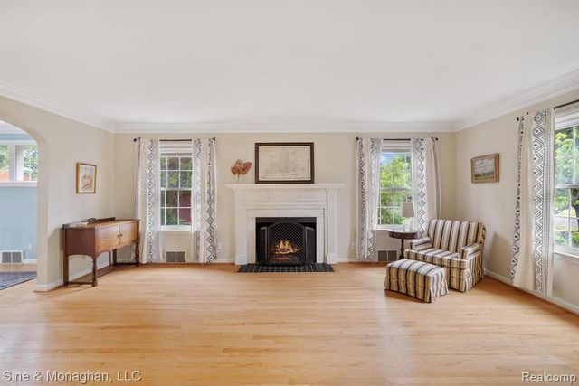 679 Neff Road, Grosse Pointe, MI 48230