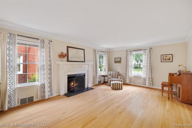 679 Neff Road, Grosse Pointe, MI 48230