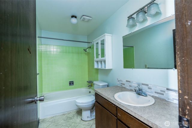 7914 6th Avenue SE, Lacey, WA 98503