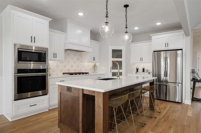 2305 Arbor Lane, Excelsior Springs, MO 64024