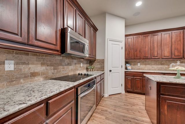 311 Covington Lane, Ovilla, TX 75154