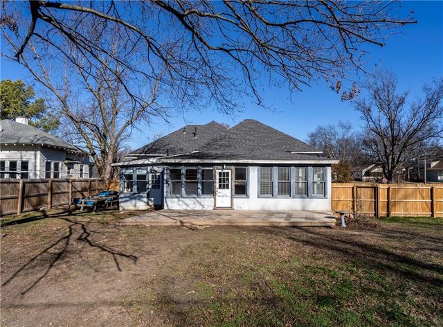 620 E Twin Springs, Siloam Springs, AR 72761