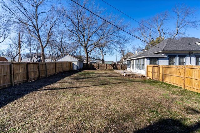 620 E Twin Springs, Siloam Springs, AR 72761