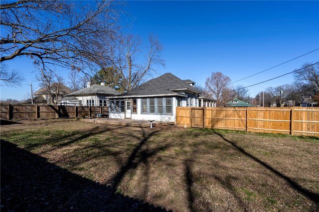 620 E Twin Springs, Siloam Springs, AR 72761