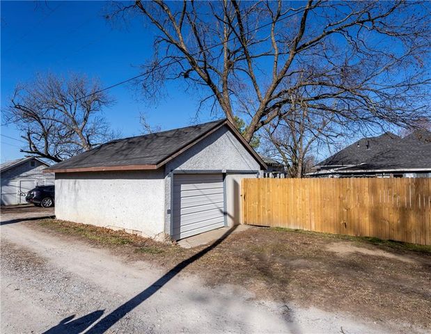 620 E Twin Springs, Siloam Springs, AR 72761