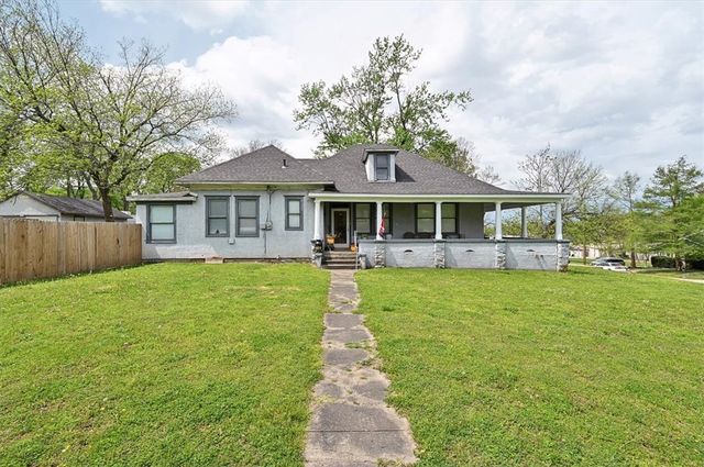 620 E Twin Springs, Siloam Springs, AR 72761