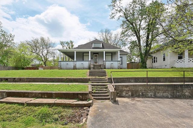 620 E Twin Springs, Siloam Springs, AR 72761