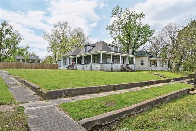 620 E Twin Springs, Siloam Springs, AR 72761