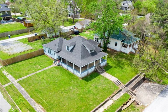 620 E Twin Springs, Siloam Springs, AR 72761