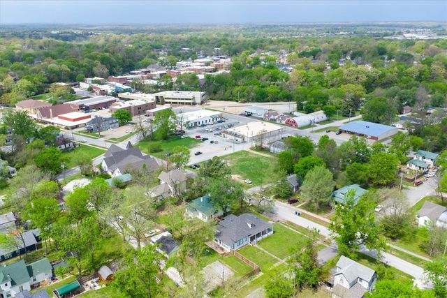 620 E Twin Springs, Siloam Springs, AR 72761