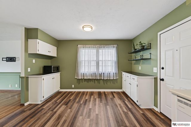 810 S Grandview Avenue, Papillion, NE 68046