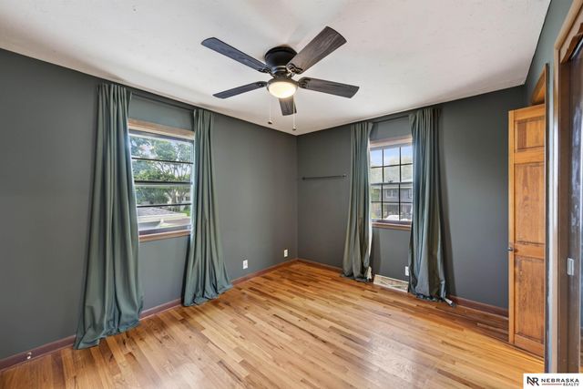 810 S Grandview Avenue, Papillion, NE 68046