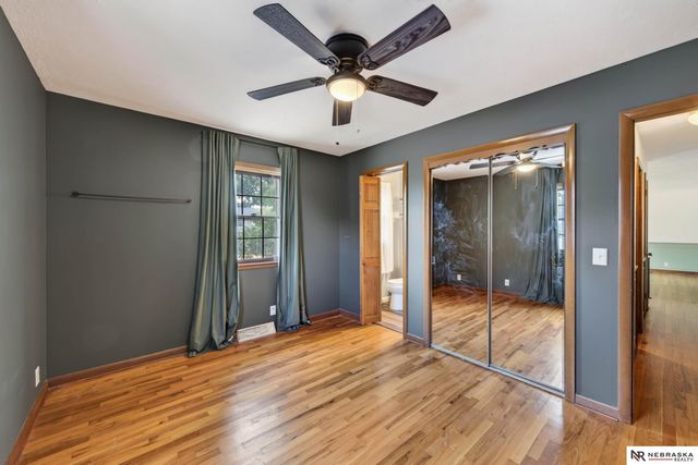 810 S Grandview Avenue, Papillion, NE 68046