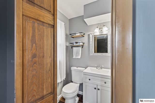 810 S Grandview Avenue, Papillion, NE 68046