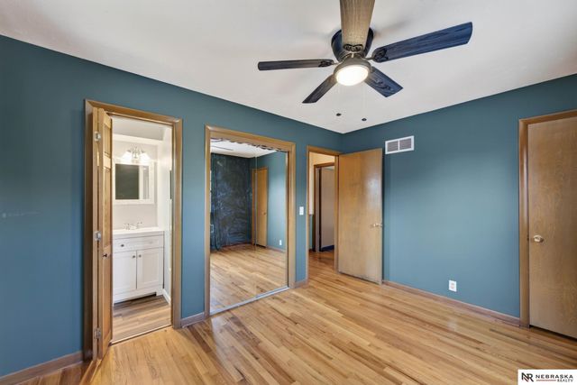 810 S Grandview Avenue, Papillion, NE 68046