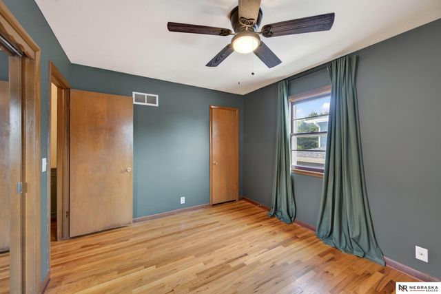 810 S Grandview Avenue, Papillion, NE 68046