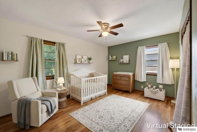 810 S Grandview Avenue, Papillion, NE 68046