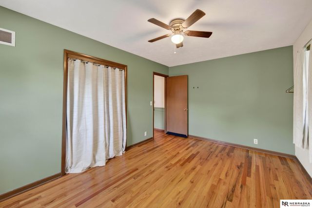 810 S Grandview Avenue, Papillion, NE 68046