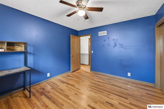 810 S Grandview Avenue, Papillion, NE 68046