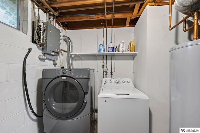 810 S Grandview Avenue, Papillion, NE 68046
